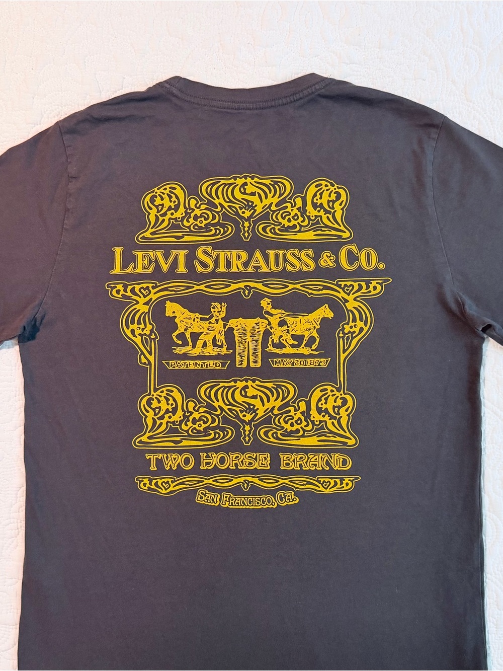 Levi’s Two Horse Brand Tee | Grey | Size XS | Relaxed Fit Graphic